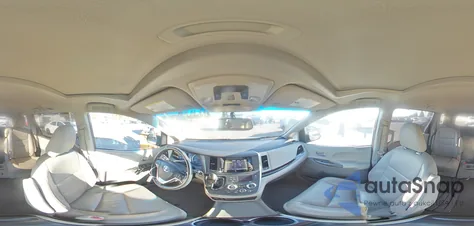 2016 Toyota Sienna Xle z USA, uszkodzony, nr VIN 5TDYK3DC4GS728849